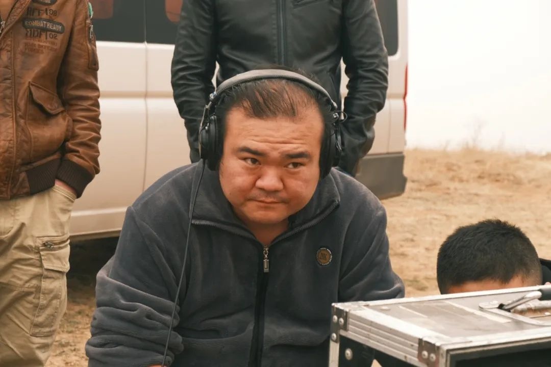 监视器前的南鑫。